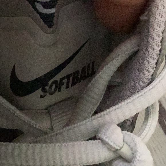 Nike React Woman’s Hyperdiamond 4 Softball Cleats - Picture 6 of 7